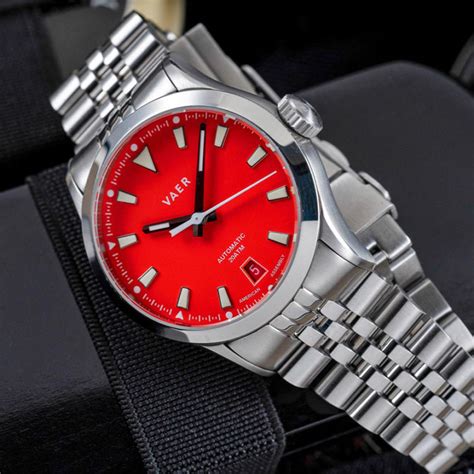Its a simple, timeless steel sports watch with classic sizing that wears extremely well on just about any wrist and will last a lifetime. . Best gada watches